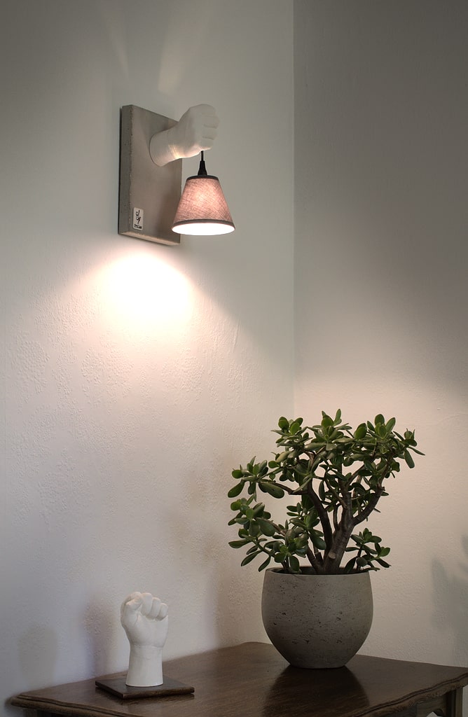 "DELICATESSA" Applique murale design et chic en béton gris et platre blanc.