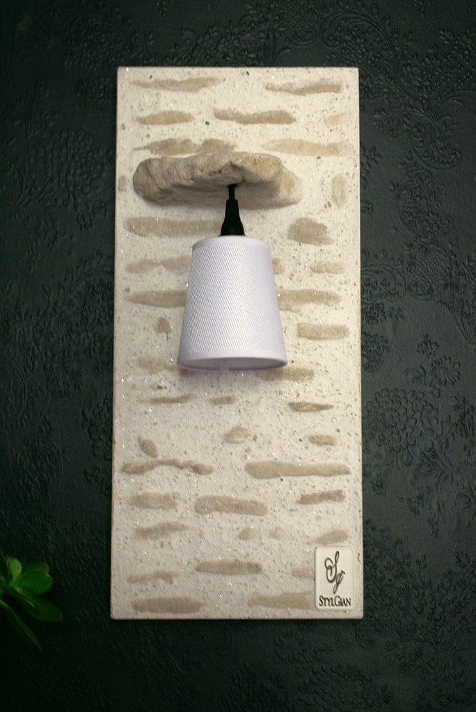 "Margaux" Applique murale design et chic en pierre et abat jour écru.